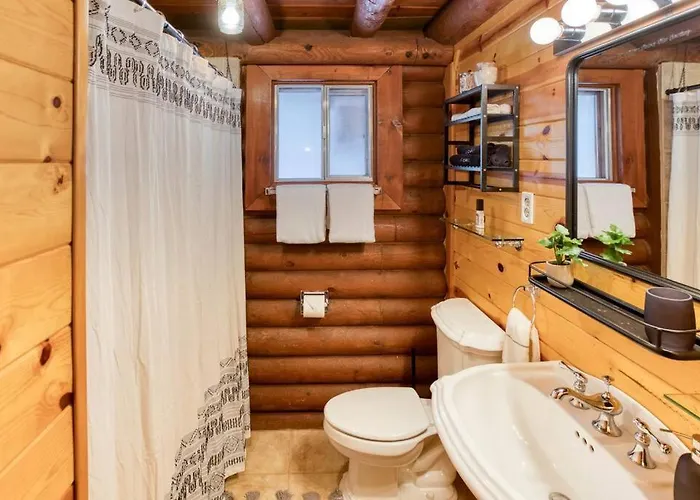 Charming Log In Tall Pines With Fire Pit Near Trails & Holiday home *